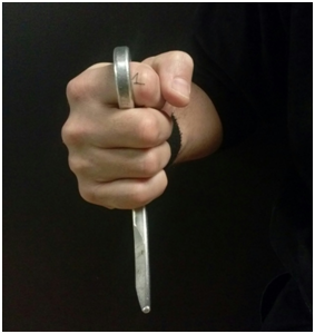 Correct karambit ring placement